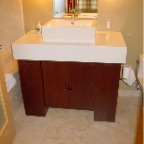 MAHOGANY AND IVORY BATHROOM